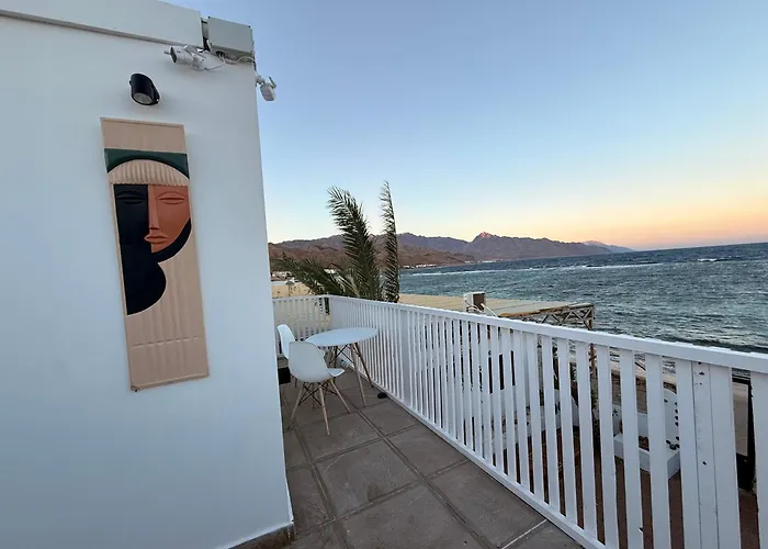 Casa Luna Beach-front *